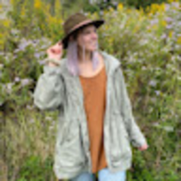 Meet your Posher, Rebecca - Picture 1 of 1